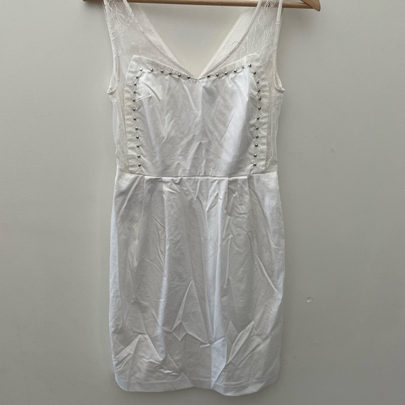 White dress - Picture 1 of 2